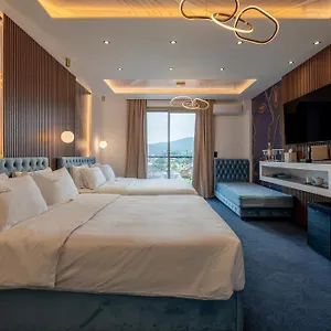 https://greek-house-hotel.hotelschalkidiki.net